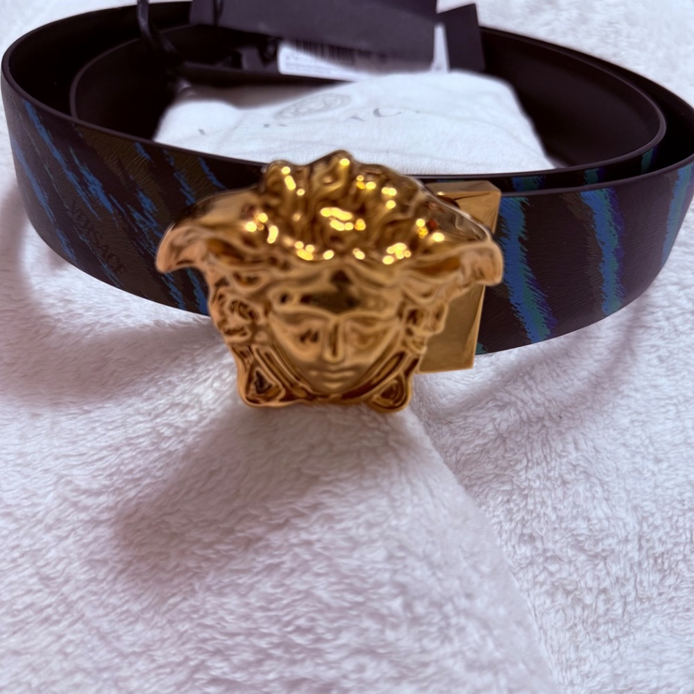 Versace belt includes box and dust bag - Picture 3 of 8